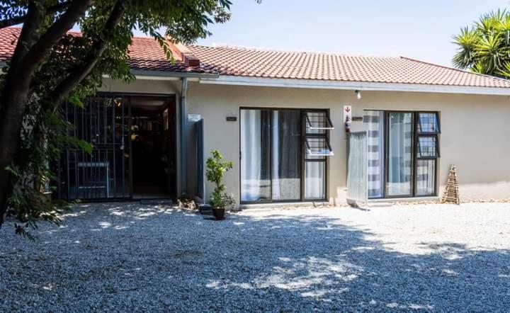 Mykhaya-Your Home Away From Home Kempton Park Dış mekan fotoğraf